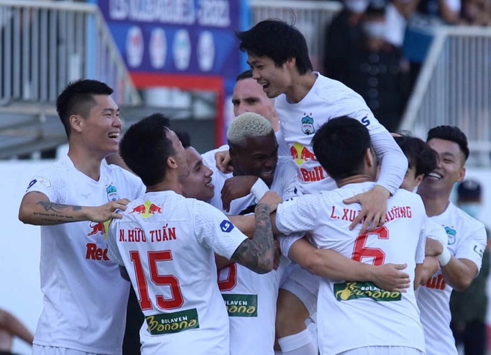 Hoàng Anh Gia Lai nối dài mạch thắng và duy trì ngôi đầu bảng V-League 2021. (Ảnh: CLB HAGL) 
