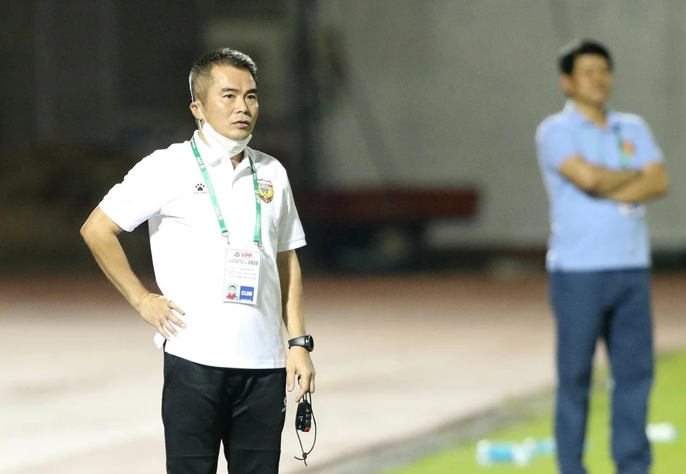 Huấn luyện viên Phạm Minh Đức chia tay câu lạc bộ Hồng Lĩnh Hà Tĩnh sau vòng 9 V-League 2021. (Ảnh: FBNV) 