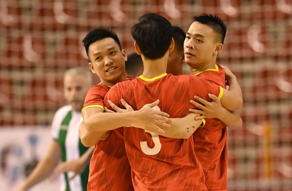 Đội tuyển futsal Việt Nam vừa kết thúc chuyến tập huấn tại Tây Ban Nha bằng màn trình diễn đáng khen. (Ảnh: VFF) 