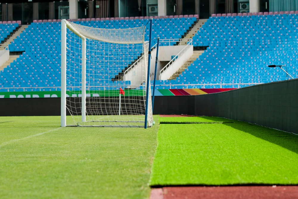 Mặt cỏ tại sân vận động Mỹ Đình xanh mượt sau khi được cải tạo. (Ảnh: PV/Vietnam+) 