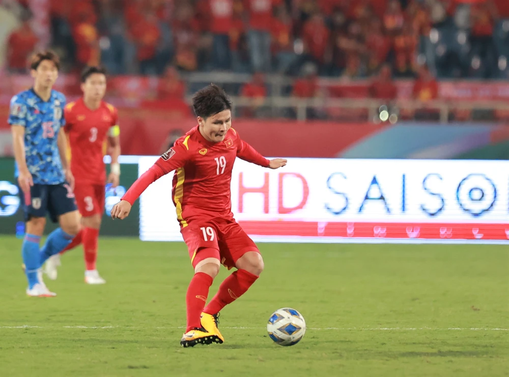 Quang Hải quyết định trở về thi đấu AFF Cup 2022 với đội tuyển Việt Nam dù đang có cơ hội ra sân nhiều hơn tại Pau FC. (Ảnh: PV/Vietnam+)