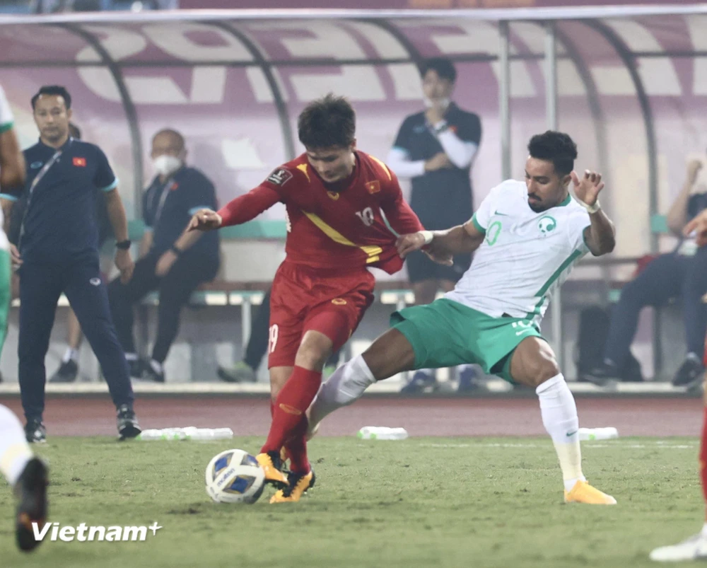 Quang Hải trở lại đá chính trước Malaysia sau khi dự bị ở trận gặp Lào. (Ảnh: PV/Vietnam+) 