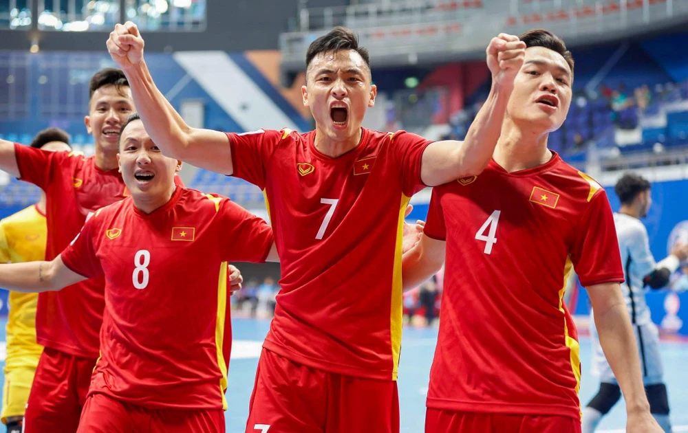 Tuyển futsal Việt Nam đã thắng Hàn Quốc và Saudi Arabia để nắm ưu thế rất lớn giành vé vào tứ kết. (Ảnh: VFF) 