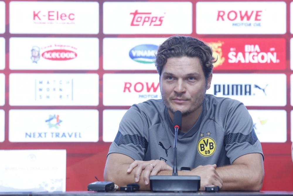 Huấn luyện viên trưởng câu lạc bộ Borussia Dortmund, ông Edin Terzic. (Ảnh: PV/Vietnam+) 