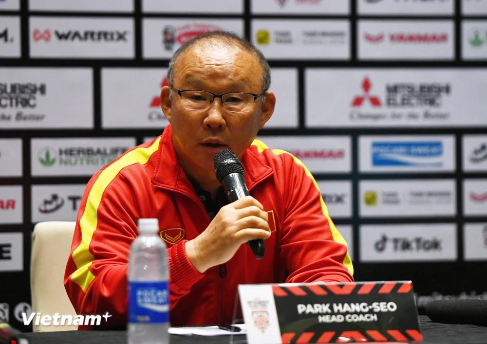 Huấn luyện viên Park Hang-seo bảo vệ Đoàn Văn Hậu trước chỉ trích. (Ảnh: PV/Vietnam+) 