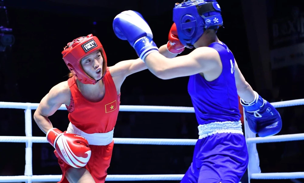 Võ sỹ Nguyễn Thị Tâm (áo đỏ) giành huy chương vàng tại giải vô địch boxing châu Á 2022. (Ảnh: ASBC) 