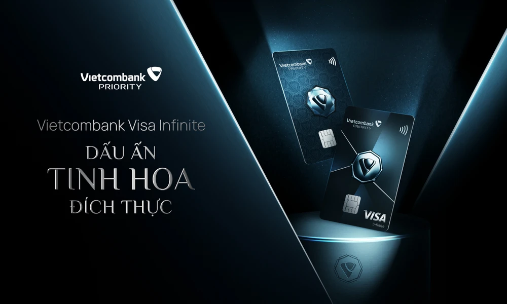 Hai thiết kế thẻ ấn tượng trên chất liệu kim loại là một trong những điểm nhấn tạo nên sự khác biệt của thẻ Vietcombank Visa Infinite. (Ảnh: Vietnam+)
