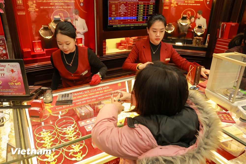 Ngân hàng Nhà nước đề nghị các bộ, ngành phối hợp quản lý thị trường vàng. (Ảnh: PV/Vietnam+)