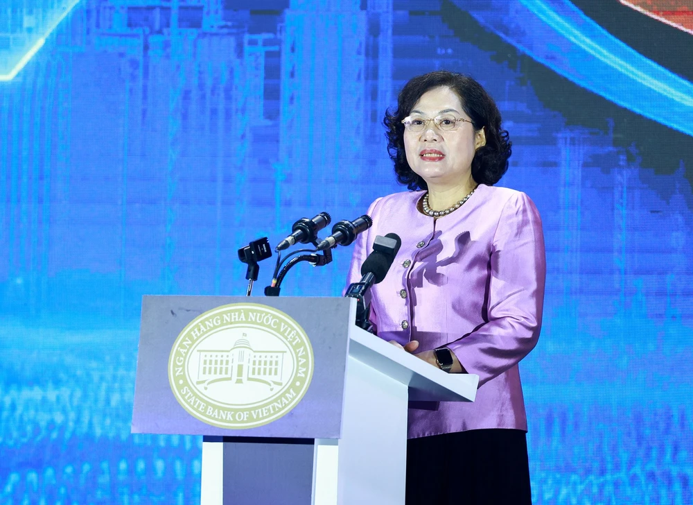 Thống đốc Nguyễn Thị Hồng phát biểu tại sự kiện Chuyển đổi số ngành Ngân hàng năm 2024. (Ảnh: Vietnam+)