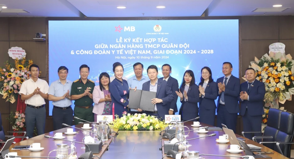 MB và Công đoàn Y tế Việt Nam ký kết thỏa thuận hợp tác toàn diện, giai đoạn 2024-2028. (Ảnh: Vietnam+)