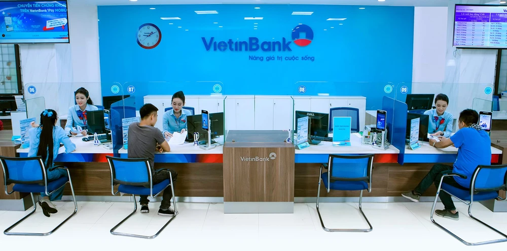 Giao dịch tại VietinBank. (Ảnh: Vietnam+)