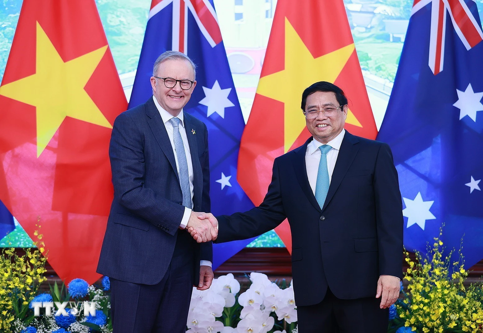 Thủ tướng Phạm Minh Chính và Thủ tướng Australia Anthony Albanese. (Ảnh: Dương Giang/TTXVN)