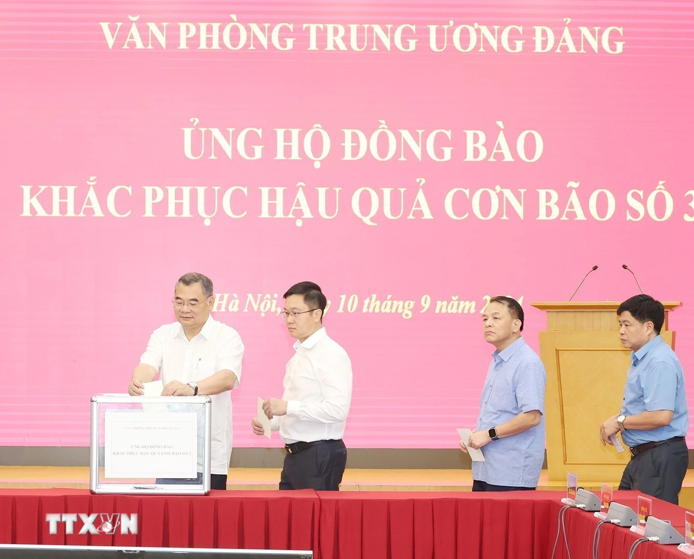 TTXVN_1009 Van phong Trung ương Dang quyen gop 3.jpg