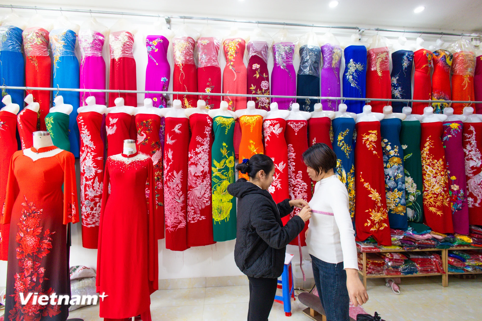 vnp_lang may ao dai trach xa 19.jpg