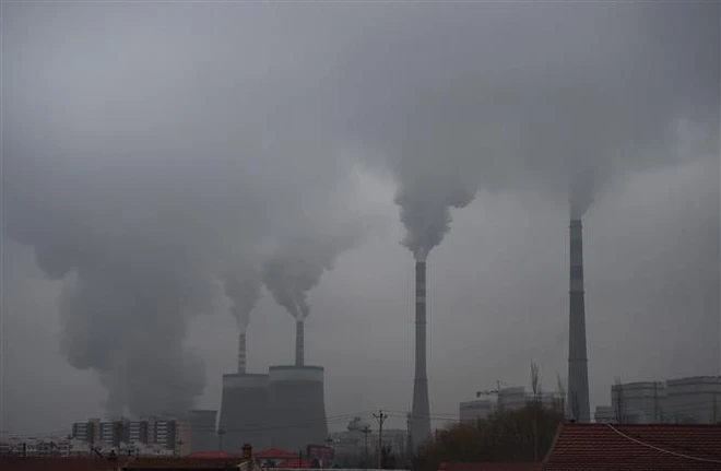 【写真】中国山西省大同近郊の石炭発電所からのCO2排出（AFP／TTXVN＝VNA）