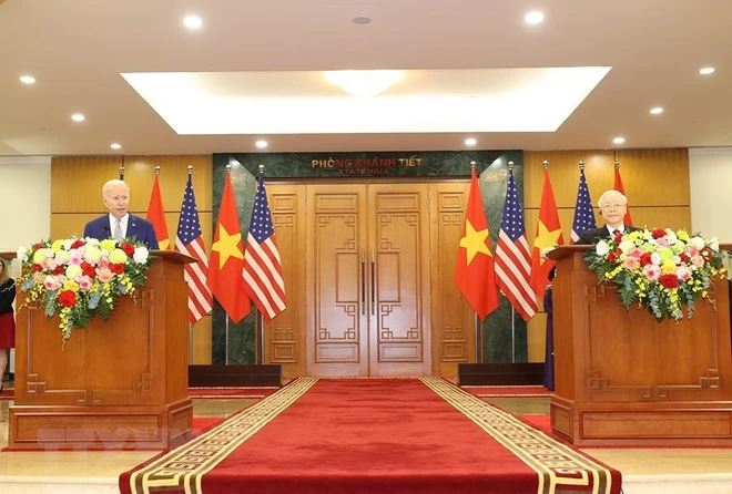 【写真】グエン・フー・チョン書記長とアメリカのジョー・バイデン大統領が共同記者会見に出席した。（TTXVN＝VNA）