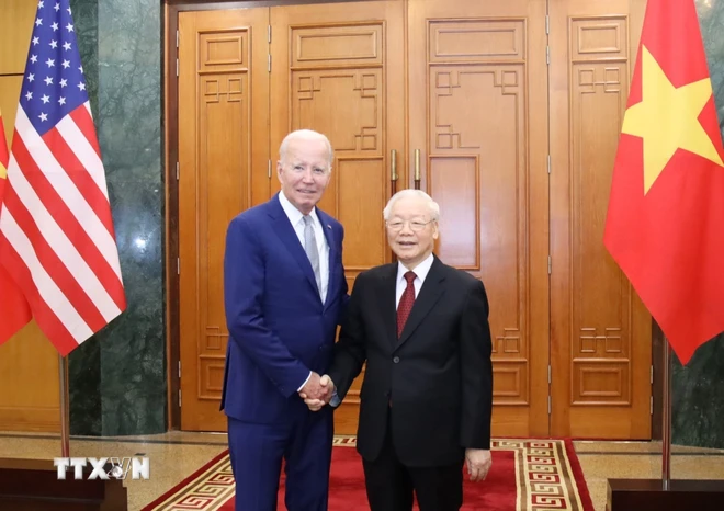 【写真①】9月10日午後、会談に臨む前のグエン・フー・チョン書記長とバイデン米大統領