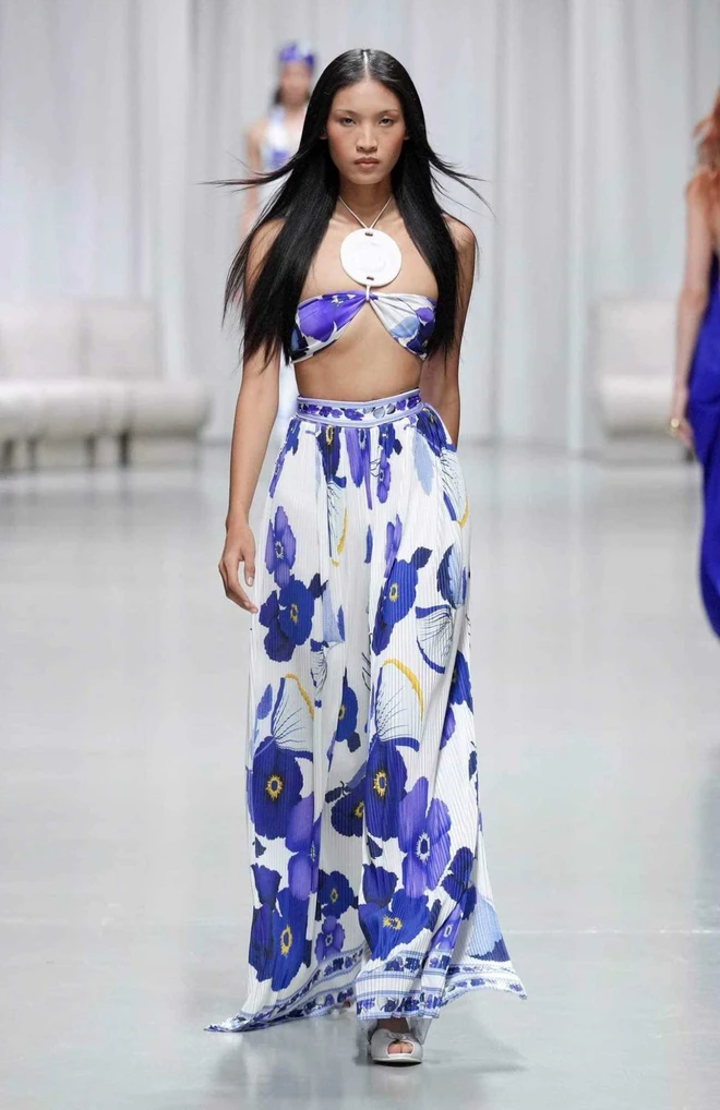 6. Huỳnh Tú Anh trình diễn tại Paris Fashion Week 2025 trong show diễn của thương hiệu Leonard Paris.JPG