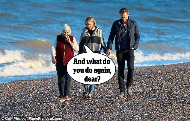 Taylor Swift and Tom Hiddleston go out publicly, introduce parents photo 1