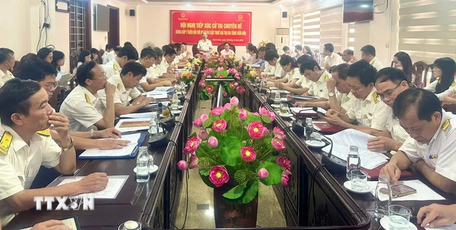 ttxvn_Tiep xuc cu tri thanh hoa.jpg