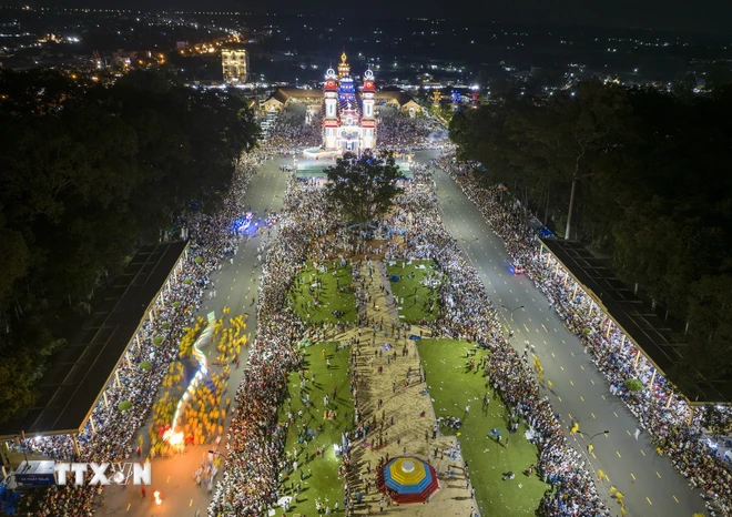 ttxvn-dai_le_hoi_yen_dieu_tri_cung_dao_cao_dai_tay_ninh (5).jpg