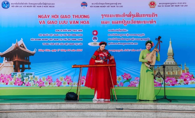 Giao lưu văn hóa kết nối giao thương Việt Nam-Lào tại Thủ đô Vientiane