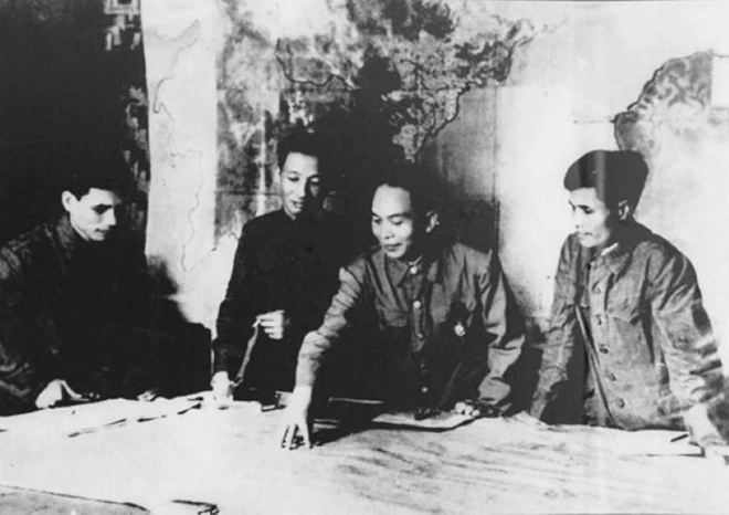 dien bien phu_dai tuong vo nguyen giap 2.jpg