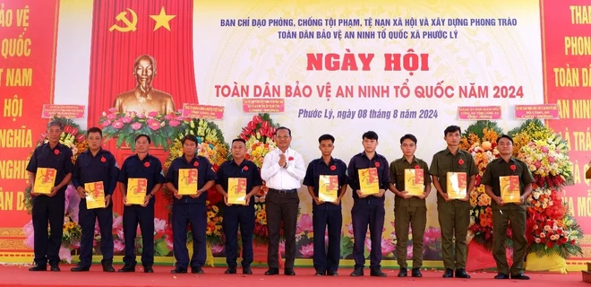 long an_bao ve an ninh to quoc.jpg