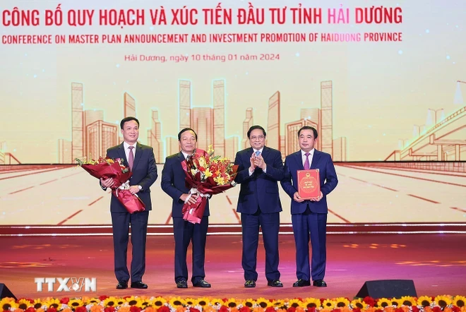 ttxvn-thu-tuong-pham-minh-chinh-du-hoi-nghi-cong-bo-quy-hoach-tinh-hai-duong-1001-2-584.jpg