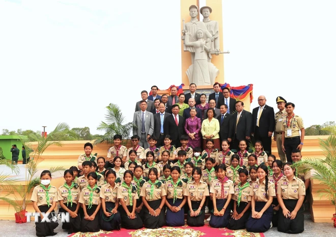 ttxvn_khanh_thanh_tuong_dai_huu_nghi_viet_nam-campuchia_tai_tinh_svay_rieng_3.jpg