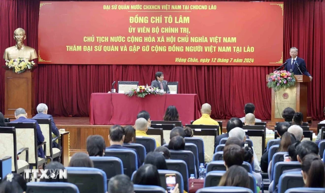 ttxvn_chu_tich_nuoc_to_lam_gap_go_cong_dong_nguoi_viet_nam_tai_lao_1207-2.jpg