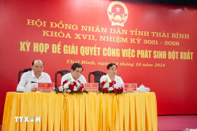 ttxvn_thai_binh_thong_qua_nhieu_nghi_quyet_quan_trong_0410.jpg