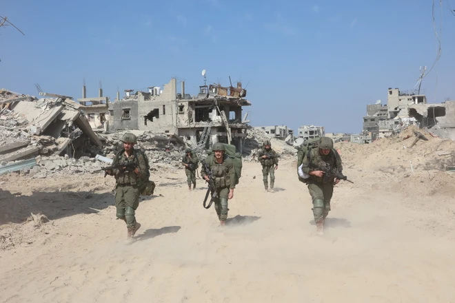 Binh sỹ Israel tham gia chiến dịch quân sự tại thành phố Khan Yunis, miền Nam Dải Gaza, ngày 28/2/2024. Ảnh: THX/TTXVN