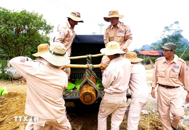 ttxvn phat hien bom tai Quang Binh2_resize.jpg