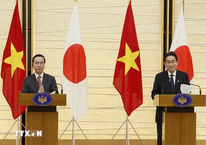 Chủ tịch nước Võ Văn Thưởng và Thủ tướng Nhật Bản Kishida Fumio tại cuộc gặp gỡ báo chí. (Ảnh: Thống Nhất/TTXVN)
