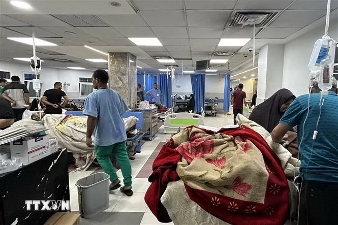 Bệnh nhân điều trị tại bệnh viện Al-Shifa ở Dải Gaza. (Ảnh: AFP/TTXVN)

