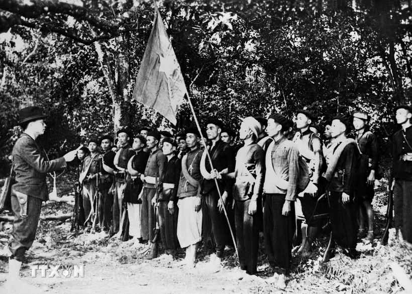 Ngày 22/12/1944, tại khu rừng Trần Hưng Đạo ở châu Nguyên Bình, Cao Bằng (nay thuộc xã Tam Kim, huyện Nguyên Bình, tỉnh Cao Bằng), Đội Việt Nam Tuyên truyền Giải phóng Quân được thành lập gồm 34 chiến sỹ, do đồng chí Võ Nguyên Giáp phụ trách. (Ảnh: Tư liệu TTXVN)