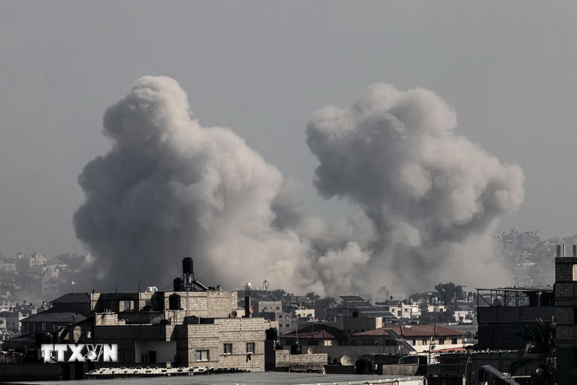 Israel vẫn tiếp tục không kích Dải Gaza. (Ảnh: AFP/TTXVN)