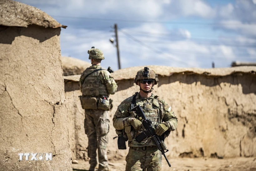 Binh sỹ Mỹ tuần tra tại al-Qahtaniyah, tỉnh Hasakeh, đông bắc Syria. Ảnh: AFP/TTXVN