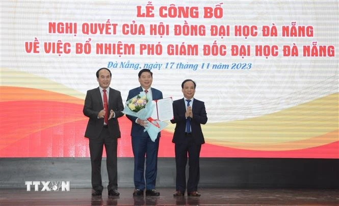 Đại học Đà Nẵng bổ nhiệm Phó Giáo sư, Tiến sỹ Nguyễn Mạnh Toàn làm Phó Giám đốc Đại học Đà Nẵng. (Ảnh: Văn Dũng/TTXVN)