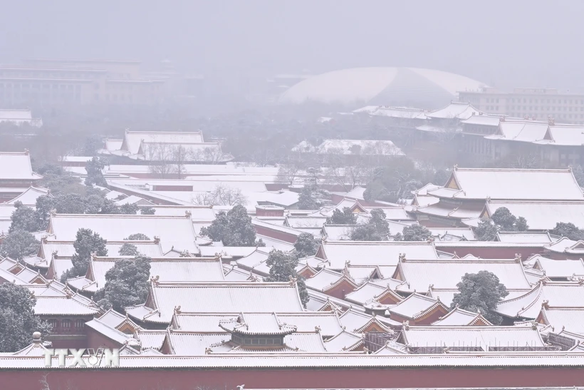 Tuyết phủ trắng xóa tại Bắc Kinh, Trung Quốc ngày 11/12/2023. (Ảnh: THX/TTXVN)
