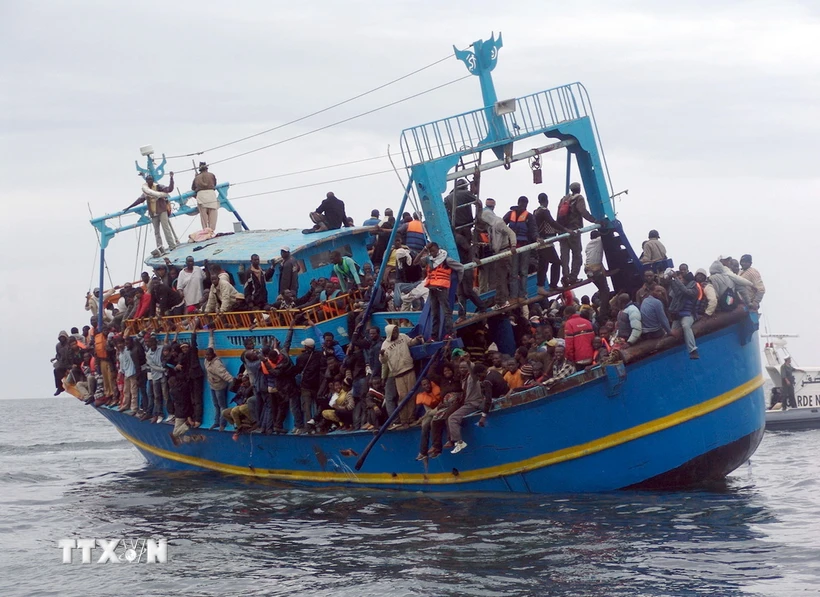 Boat carrying migrants was rescued.  (Photo: AFP/TTXVN)