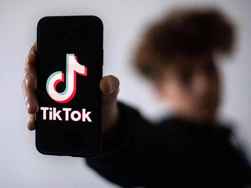 Các video về thuyết âm mưu, vô căn cứ thường được đăng trên TikTok để câu view. (Ảnh minh họa: AFP)