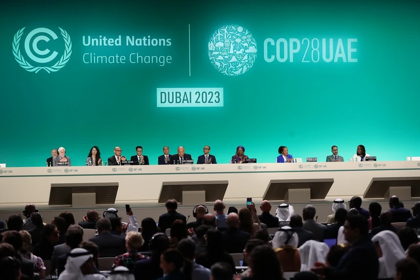 Các đại biểu tại phiên khai mạc Hội nghị lần thứ 28 Các bên tham gia Công ước khung của Liên hợp quốc về biến đổi khí hậu (COP28) tại Dubai, UAE ngày 30/11/2023. (Ảnh: THX/TTXVN)