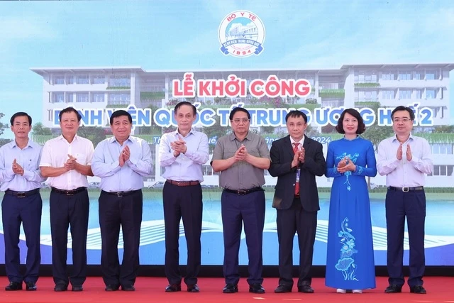 Thủ tướng Phạm Minh Chính và các đại biểu tại Lễ Khởi công Bệnh viện Quốc tế Trung ương Huế 2. (Nguồn: Báo Chính phủ)