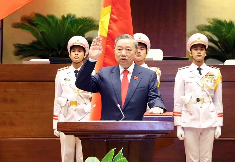 【写真①】2021年から2026年までを任期とするベトナム社会主義共和国国家主席の正式就任宣誓を行うトー・ラム大将(Vietnam＋/ベトナムプラス)