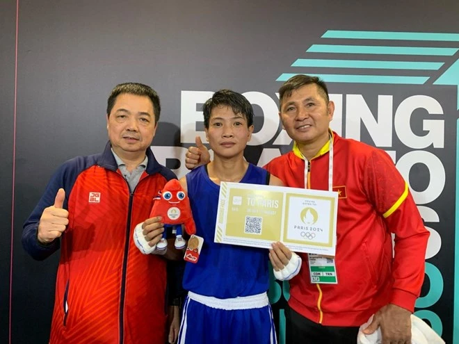 Võ sỹ Võ Thị Kim Ánh (giữa) giành vé dự Olympic Paris 2024. (Ảnh: Liên đoàn Boxing Việt Nam)