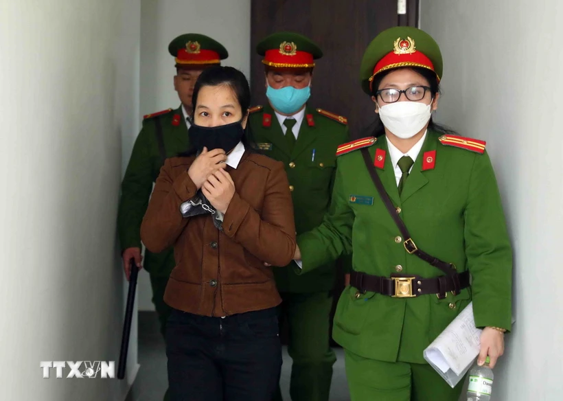 Bị cáo Nguyễn Thị Hà Thành đến phiên tòa xét xử sơ thẩm hồi năm 2022. (Ảnh: Phạm Kiên/TTXVN)

