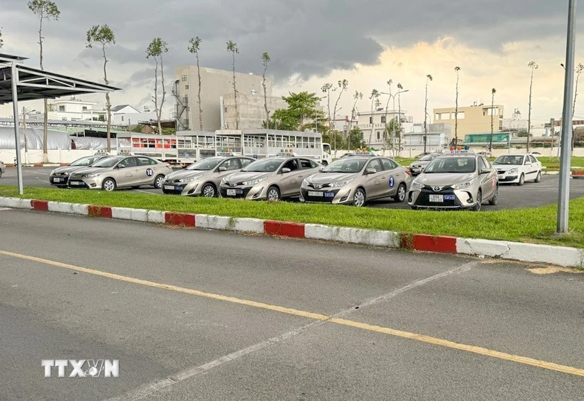 Xe tập lái trong sân của Trung tâm Giáo dục nghề nghiệp đào tạo và sát hạch lái xe cơ giới đường bộ thành phố Cần Thơ. (Ảnh: Thanh Liêm/TTXVN)