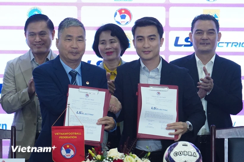 Mùa giải 2024 là năm thứ 13 liên tiếp, Giải Bóng đá Nữ Vô địch Quốc gia nhận được sự đồng hành của Công ty Trách nhiệm hữu hạn Thương mại Thiết bị điện Thái Sơn Bắc trên cương vị là nhà tài trợ chính của Giải đấu. (Ảnh: Việt Anh/Vietnam+)